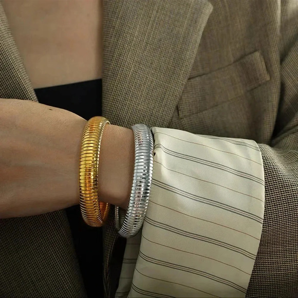 Aurora 18K Gold Stainless Steel Waterproof Slake Bracelet - Picture 4 of 5